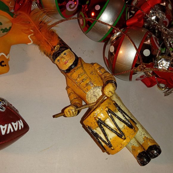 CHRISTMAS TREASURE BASKET FILLED WITH ORNAMENTS - Picture 10 of 15